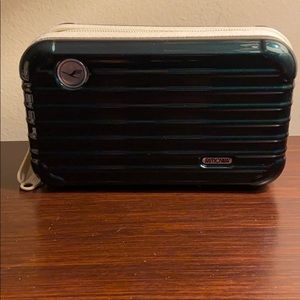 Rimowa travel kit . Forest Green